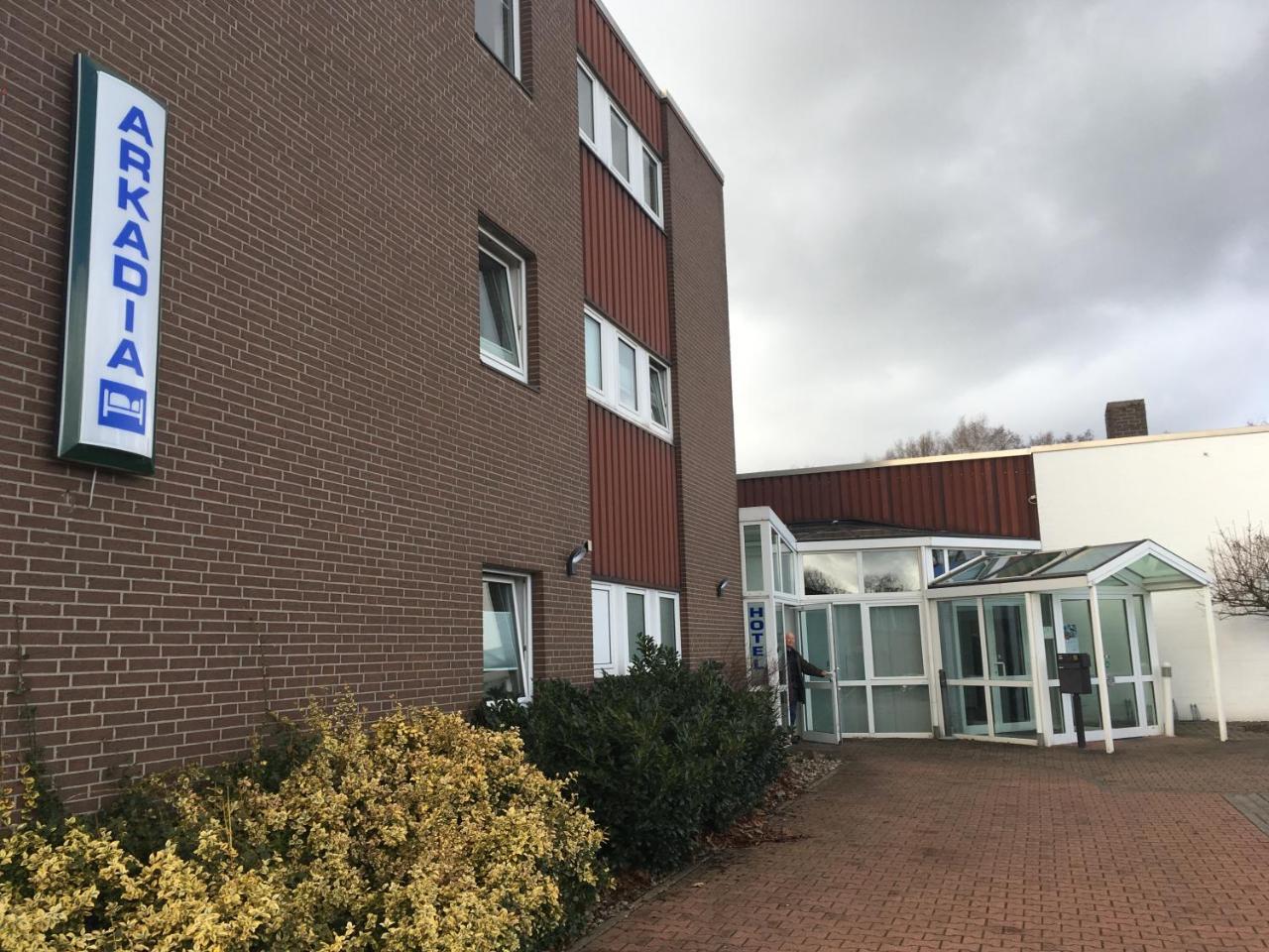 Arkadia Hotel Burgwedel  Bagian luar foto