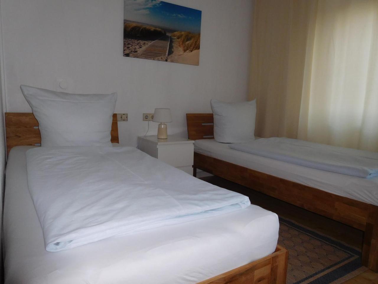 Arkadia Hotel Burgwedel  Bagian luar foto